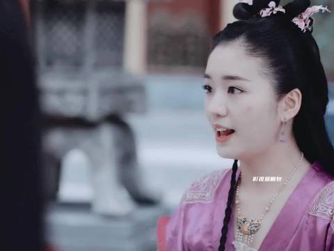 常喜这大馋丫头，明明可以直接吐出来还偏要咬一口 锦绣未央 唐嫣 李心艾