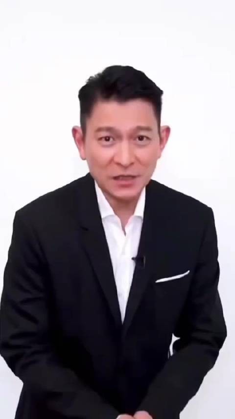 透过镜头送祝福