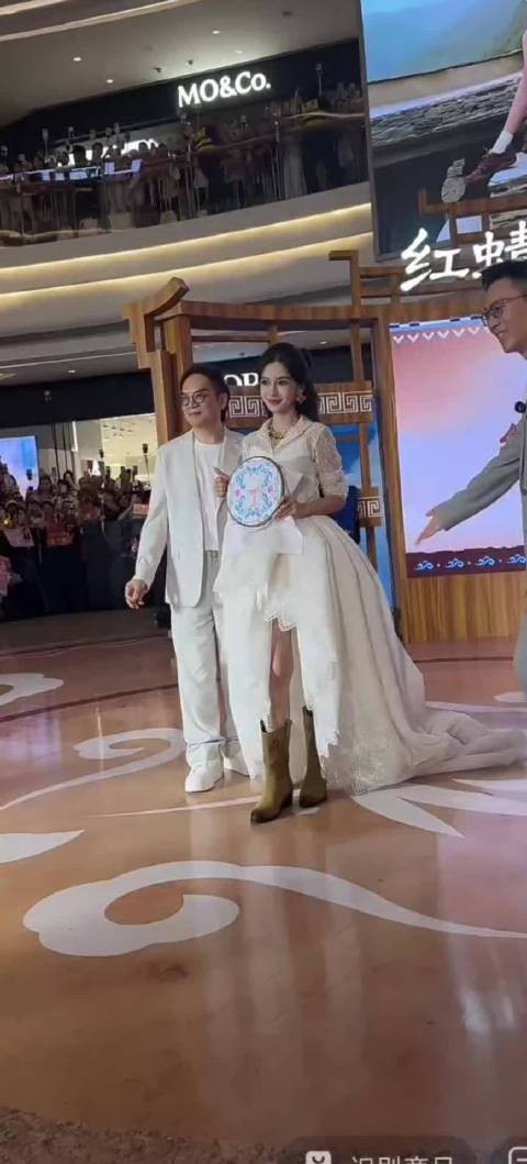 红蜻蜓线下活动Angela baby杨颖陈飞宇同台!女美男帅!baby脸真小!