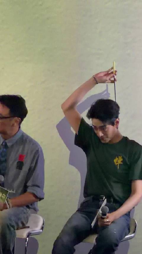 郑云龙拿指引棒挠背，蝉主创见面会趣事