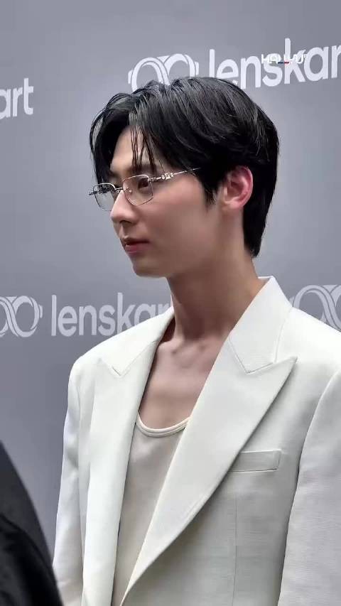 天生优越黄旼炫 260822 新加坡Lenskart活动 相关视频一则 hallyusg
