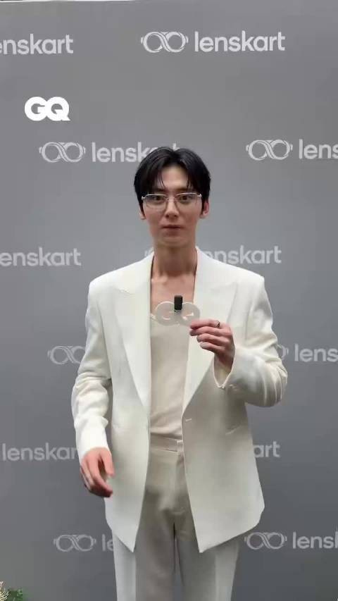 天生优越黄旼炫 260822 新加坡Lenskart活动 相关视频一则 gqsingapore