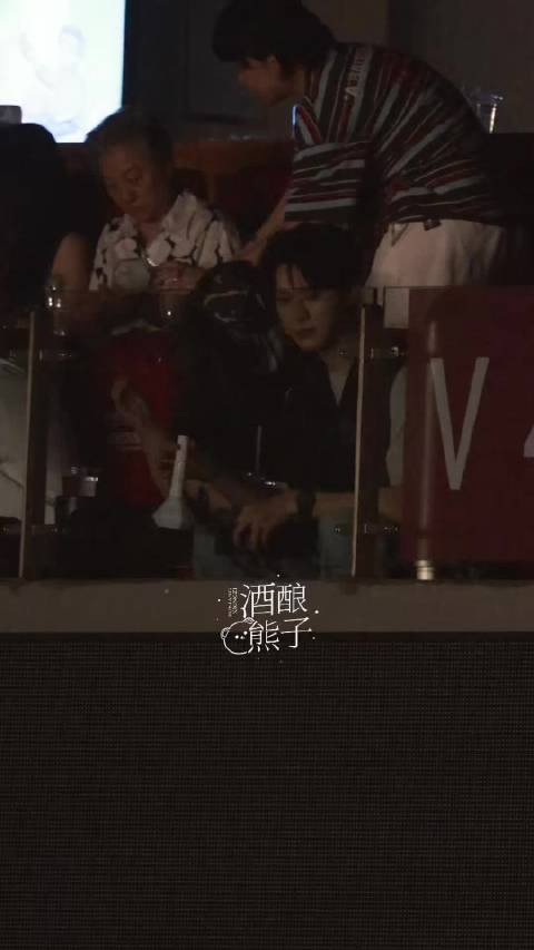 我们花少7的家人们都来看那英演唱会啦！