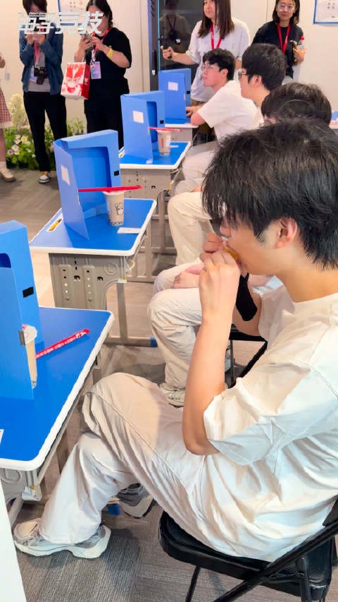 王梦齐打小就聪明，比赛一开始就直接吃！