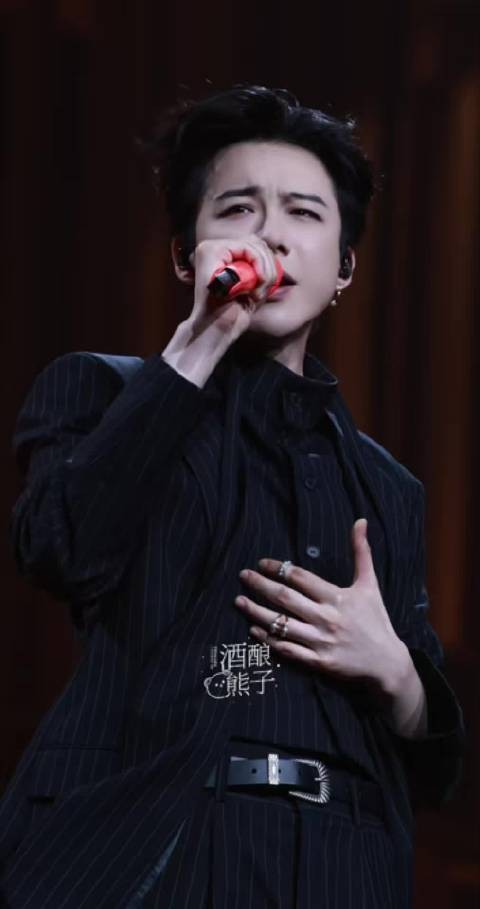 这个风把刘宇宁衣服吹开了啊啊啊啊啊啊！好听好听！