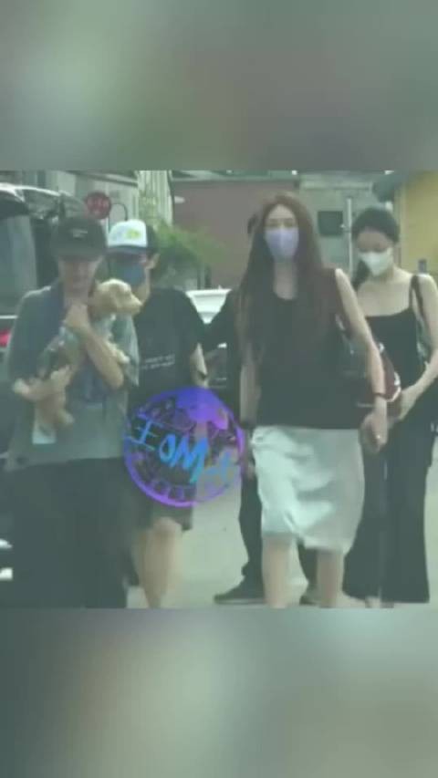 宋妍霏加入了王菲母女三人一起同游云南