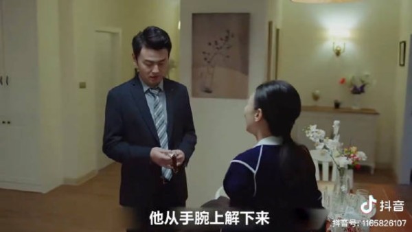 陈俊生一块表63万，网友重刷发现伏笔