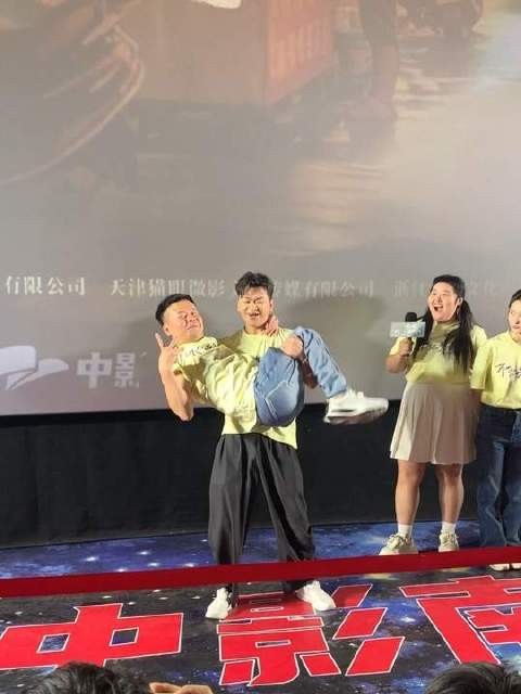 给阿嬷的情书以比心姿态收获凝视