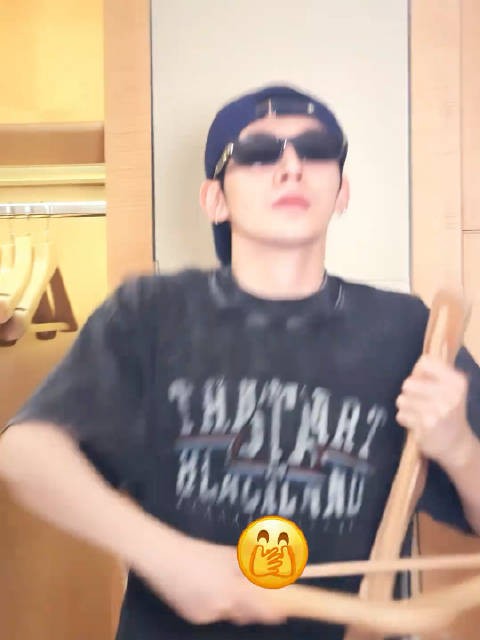 邓为有趣灵魂搞抽象，手拿把掐活宝一枚