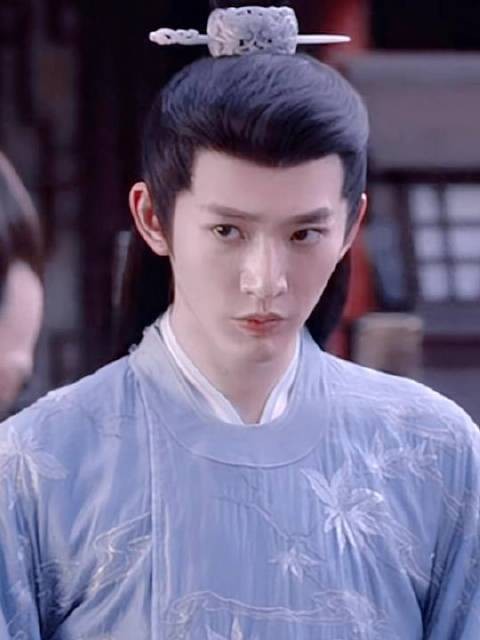迎面游来一只萌态小河豚