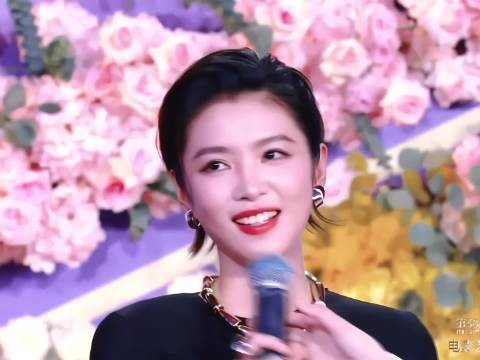 轻轻的吻上了，啊啊啊啊啊太俊了