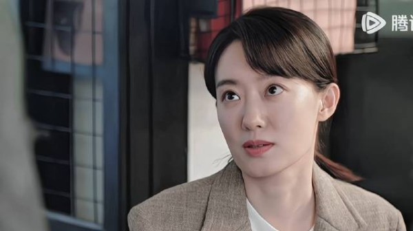 隔壁班转来一个正太 靠扭腰吸引了很多妹子 斐宝们也在!