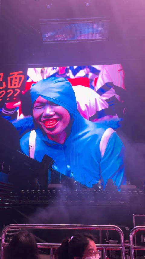 徐良深圳舞台互动笑点满满，惊喜彩蛋素龙登场