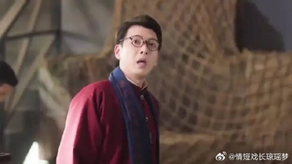 老六说：“北平这饭也太难要了”，老六拉着老四回来了