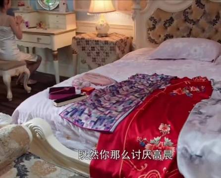 嘴上说着讨厌，身体却很诚实地穿上了高跟鞋