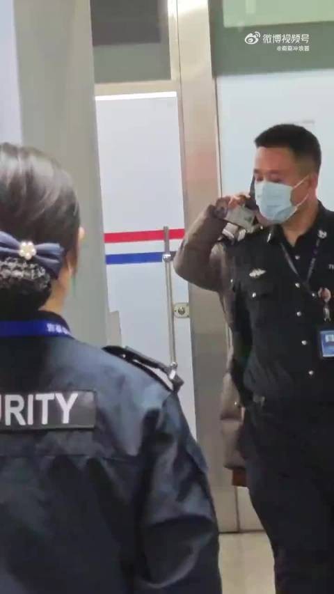 果然女明星都是有像的地方，卢昱晓跟刘亦菲真的相似 ，都好好看
