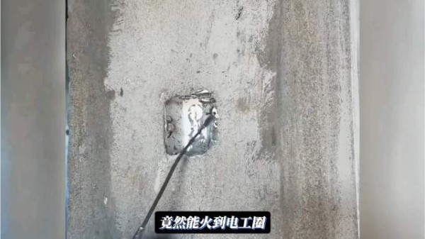 任素汐歌曲火到电工圈，师傅测试亲自认证，网友调侃胡广生接新单