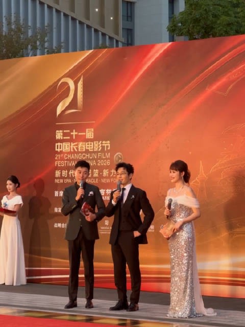 黄晓明寄语年轻电影人多摔摔跤就好了