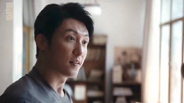 一个习惯性的动作，直击真相关键