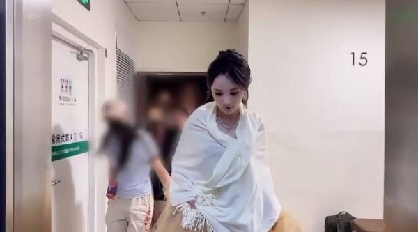杨幂发起众星wink大赛