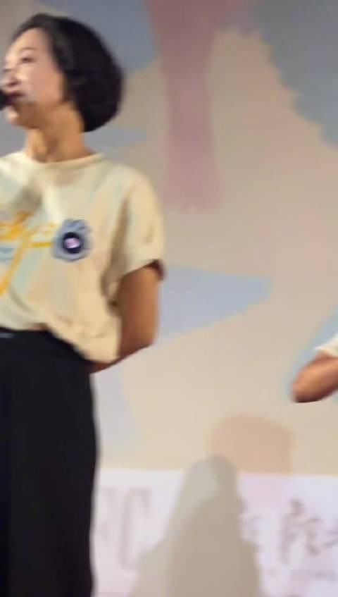 宁波路演现场太好哭惹,面对观众想要弥补片中母子遗憾的心愿…