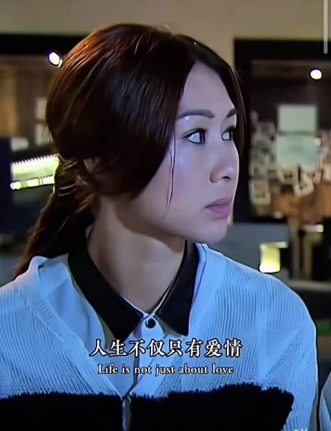 回避型依恋向往被爱,却本能疏远,是生存自保模式