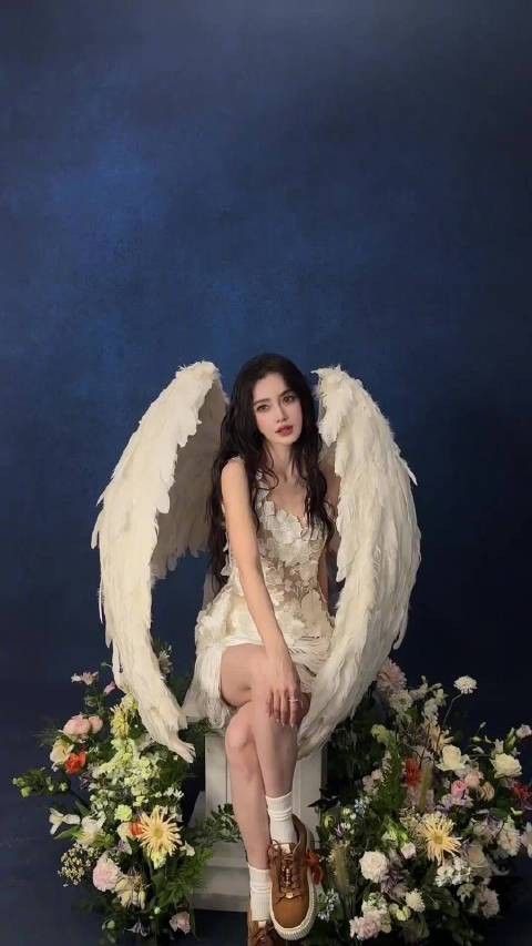 杨颖Angelababy又双叒美出新高度了！ 好像是天使下凡来的