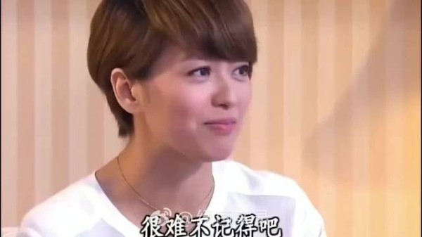 港圈太会玩了～两位前女友在节目里大大方方聊郑伊健