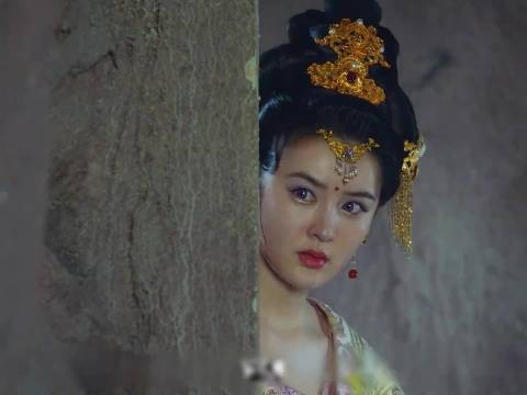 女人发现一直深爱的男人竟是他的孪生哥哥，心痛之下竟发现大秘密