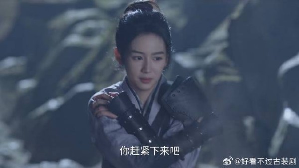 锦月如歌：禾宴女扮男装，兄弟们却不知情，竟要硬拉她下温泉
