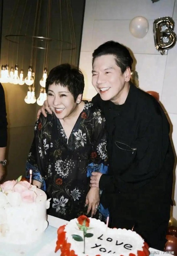 向佐公开质问母亲向太,拒绝把家事公开谈论,称家事应关起门解决