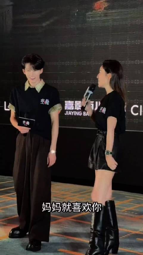 檀健次好招老辈子喜欢啊～李施嬅说妈妈超喜欢檀健次 《空枪》