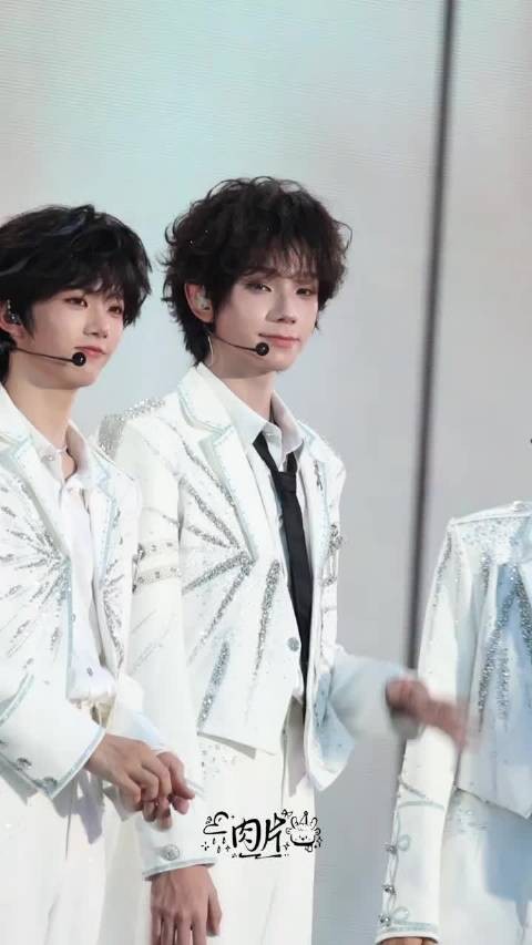 颜安和王橹杰的眉毛真的有种师出同门的熟悉感，要不颜安去给王橹杰画眉毛吧