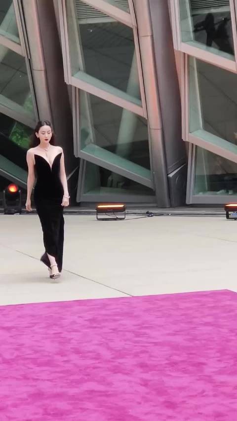 古力娜扎出席宝格丽闪耀之辉盛典