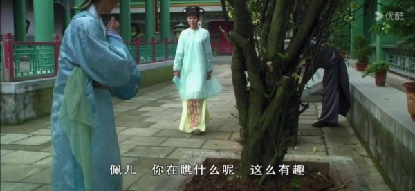 甄嬛入宫之后先是看到了福子惨死 又在自己宫里桂花树下挖出了麝香 8-13
