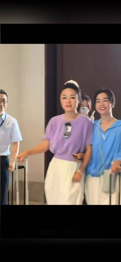 李晟和Lisa榕也聚一块了