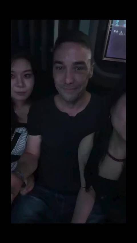 蜀地姑娘小红书分享昨晚聚会认识了一位外国友人性格好好 欢迎外国人来耍