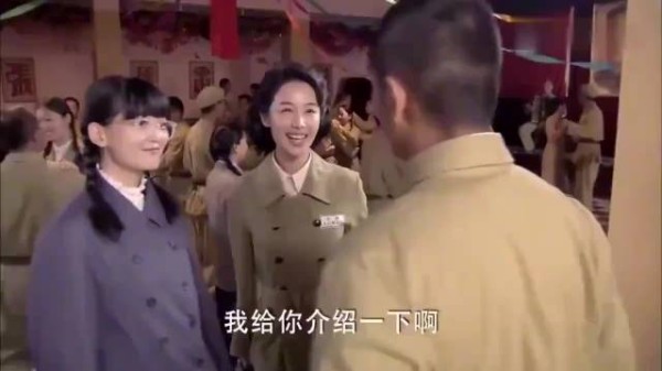 媒婆给军长介绍对象，军长一眼看上媒婆，当晚就成亲！