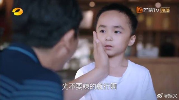 尖尖吃醋，李爸给子秋拿西瓜吃，下秒画面感人