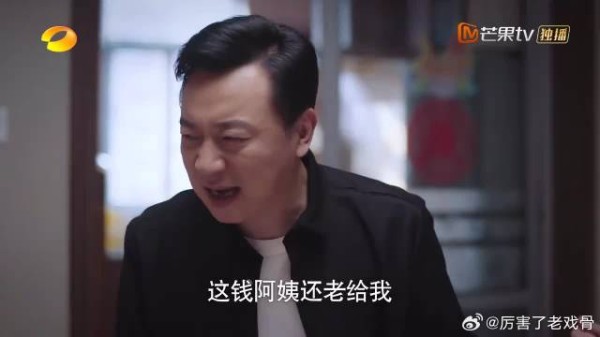 李尖尖大声宣布，自己来例假了，化身好奇宝宝众人尴尬