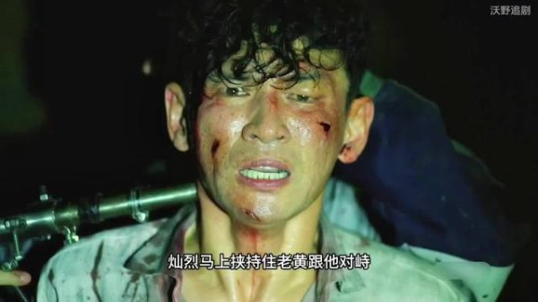 影帝被逼绝路开车猛撞绑匪，鼻梁撞断上演肉搏战