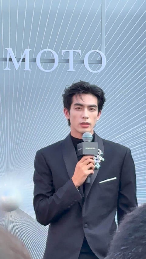 贵公子宋威龙来到mikimoto活动现场