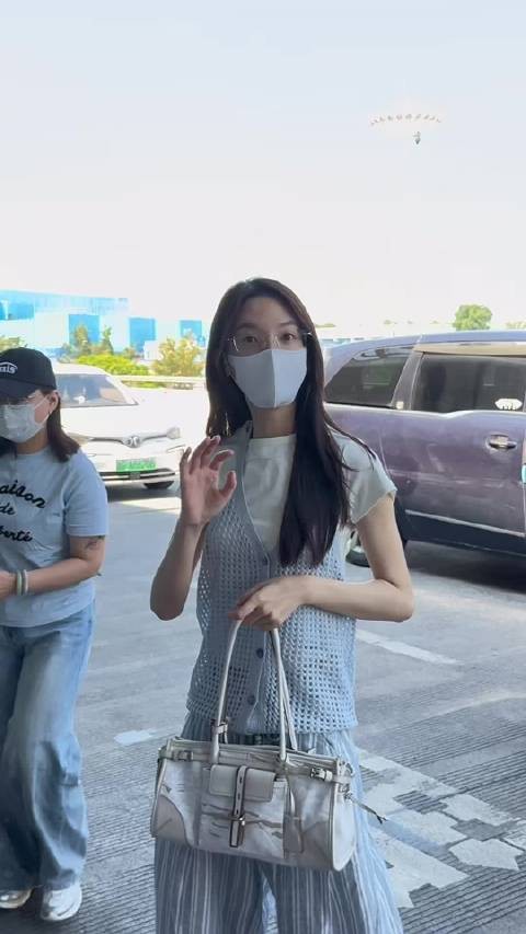 今天早上的瑶瑶！第一次去线下见，下次还见！此女太温柔了太萌了！