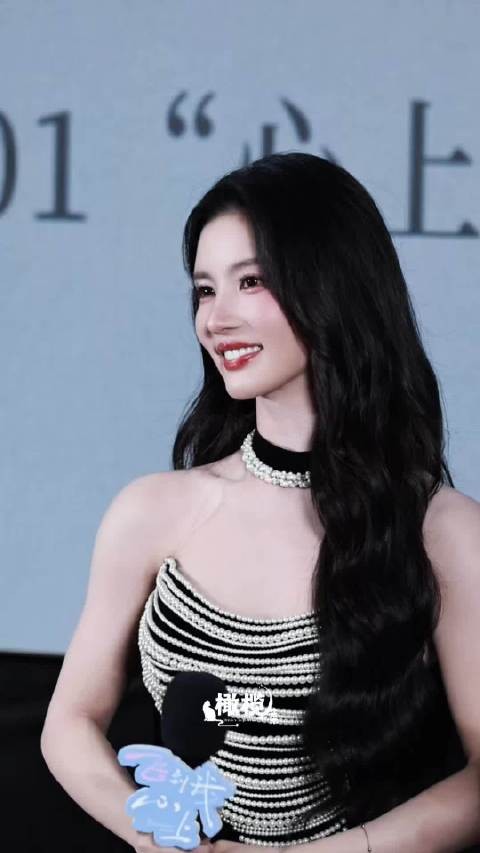 又见到刘些宁了，好漂亮啊啊啊啊！ 这个语气感觉完全在哄小孩…被哄了