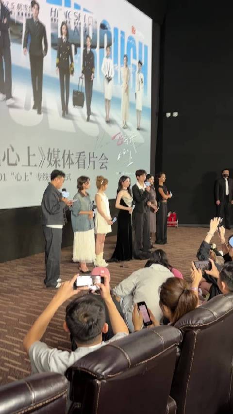 线下的甜蜜互动吊足观众胃口,越发期待剧集上线,看两人演绎完整的恋爱故事