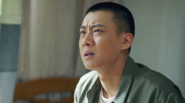 小城故事多:死缠烂打的追求者,把白浪搞得束手无策!