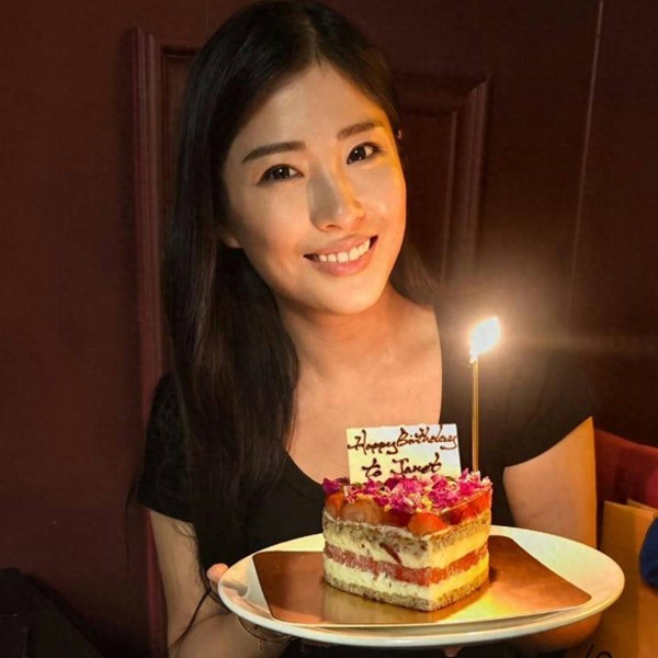 香港知名女星43岁生日状态惊艳，20年闺蜜团罕见同框，姚子羚到贺