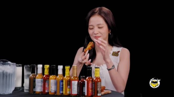 智秀吃辣挑战第7个竟是甜的，获主持人称赞
