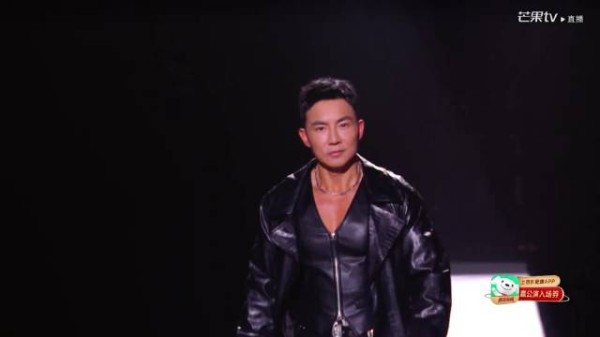 放假不摆烂,坚守长沙刻苦练舞,能感受到他对二公舞台满满的诚意与野心