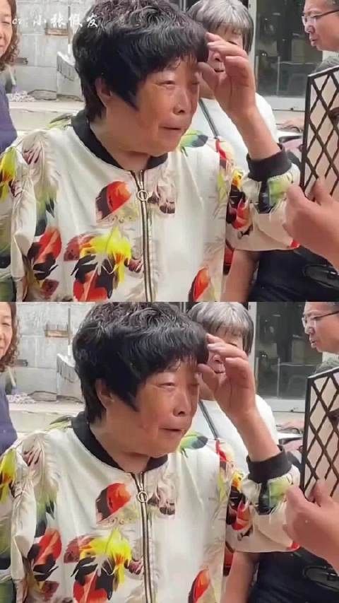 假发摘下来的那一刻，别说阿姨接受不了，我都接受不了